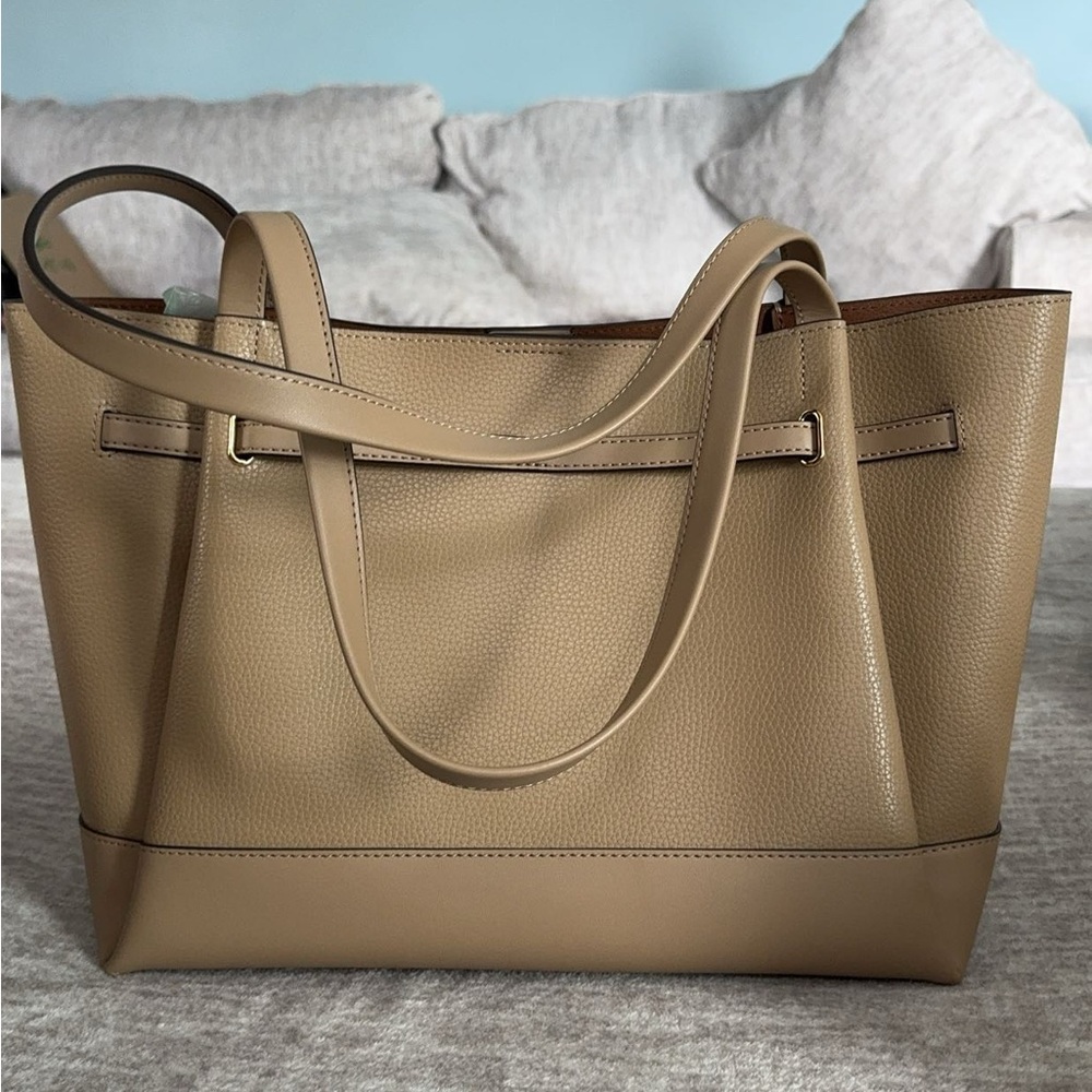 Michael Kors new with tag Beige Leather Tote with Gold Accents - Picture 2 of 2